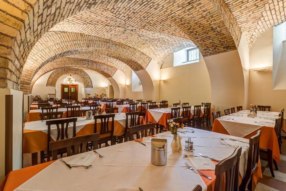Отель Domus Carmelitana Рим Экстерьер фото