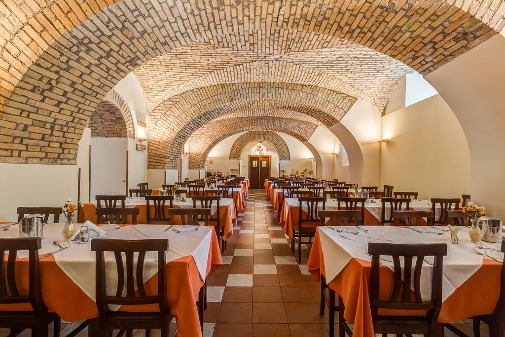 Отель Domus Carmelitana Рим Экстерьер фото