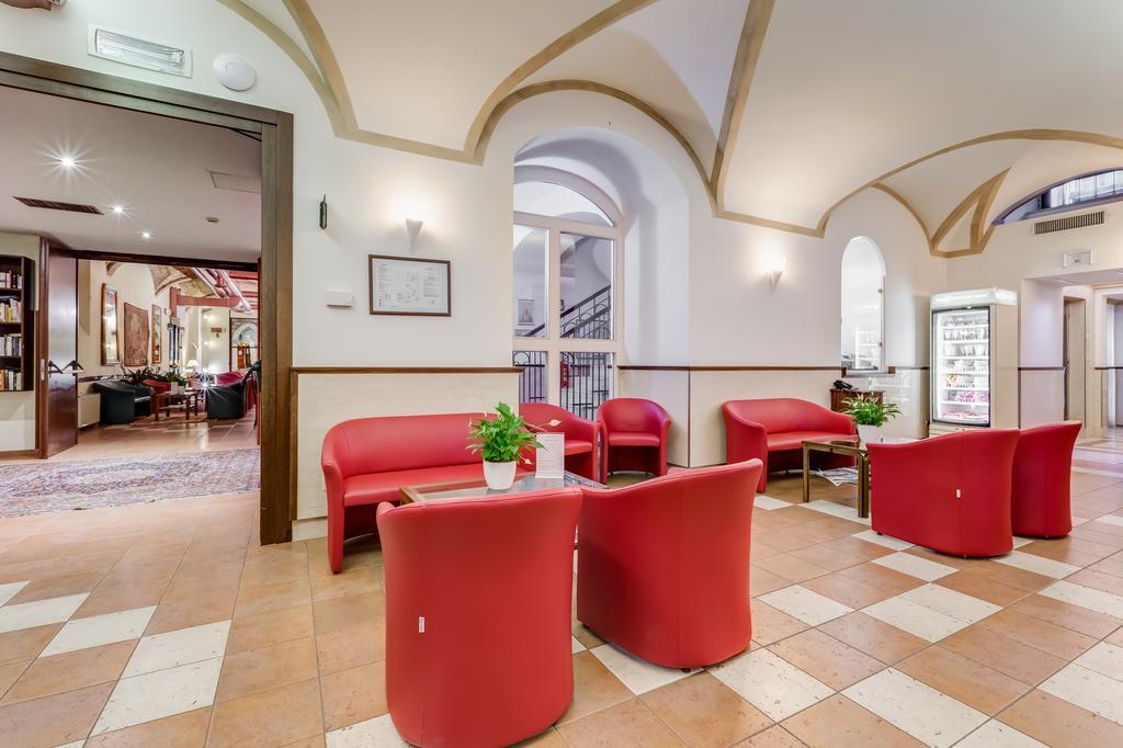 Отель Domus Carmelitana Рим Экстерьер фото